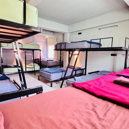 Stay At Moon Hostel Hatrin Kültér fotó