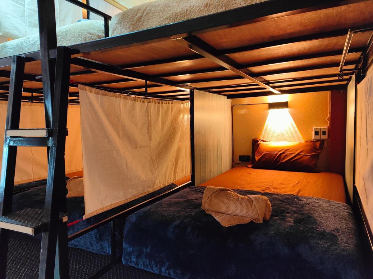 Stay At Moon Hostel Hatrin Kültér fotó