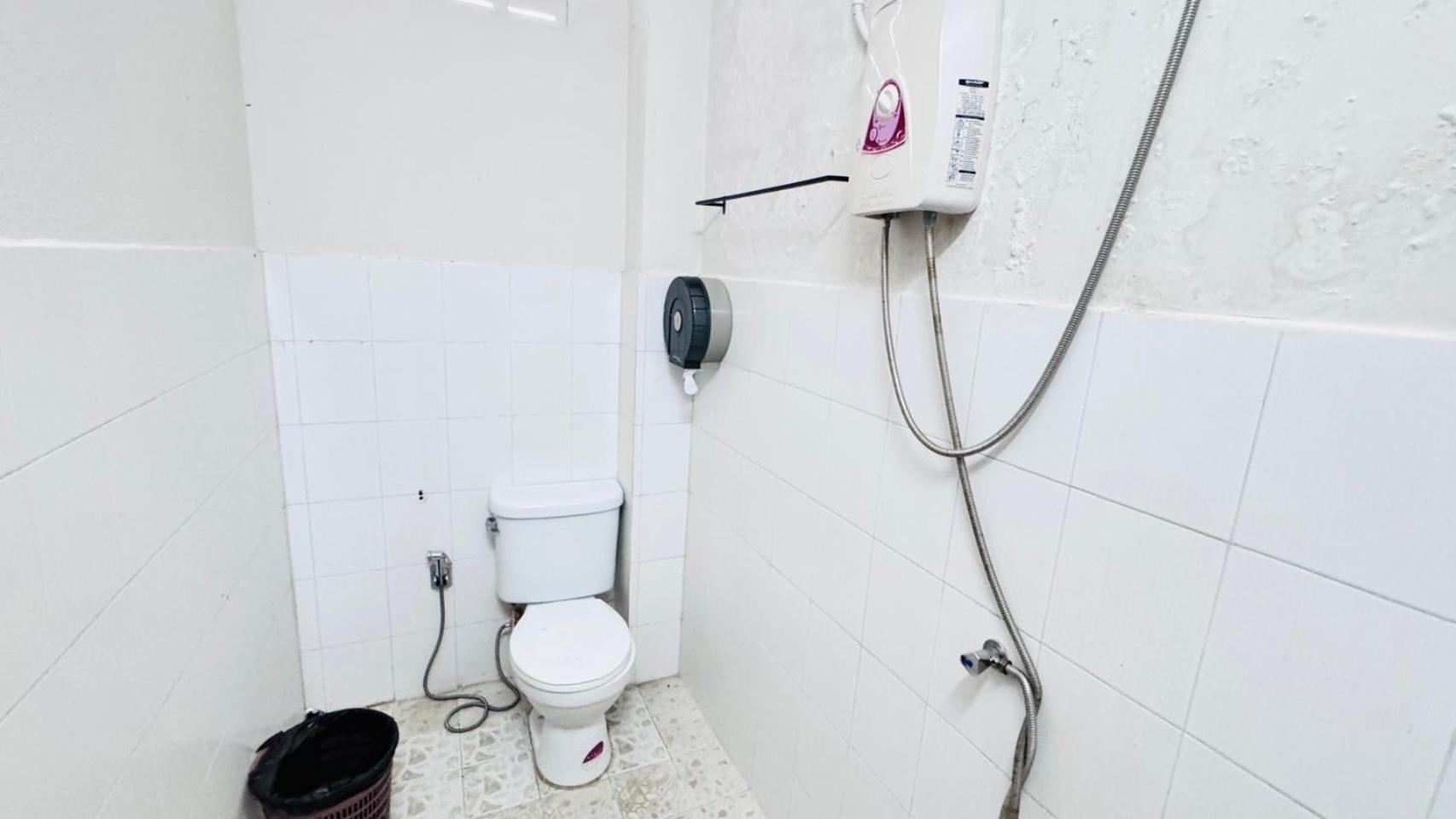 Stay At Moon Hostel Hatrin Kültér fotó