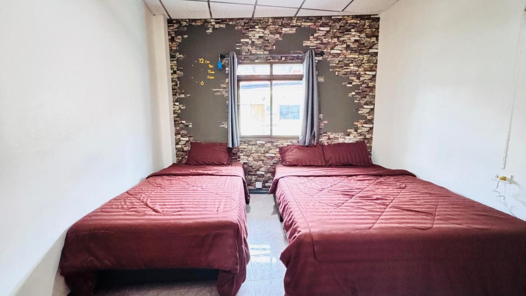 Stay At Moon Hostel Hatrin Kültér fotó