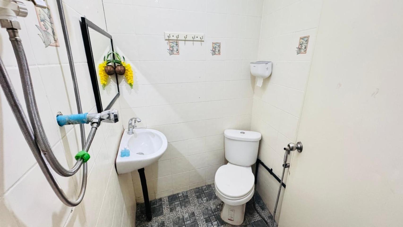 Stay At Moon Hostel Hatrin Kültér fotó