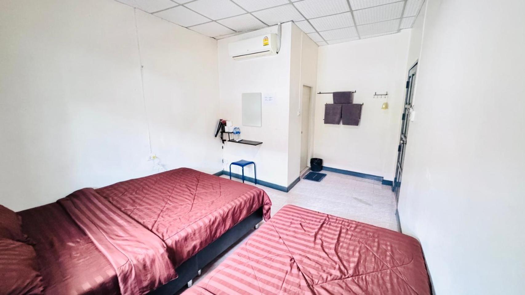 Stay At Moon Hostel Hatrin Kültér fotó