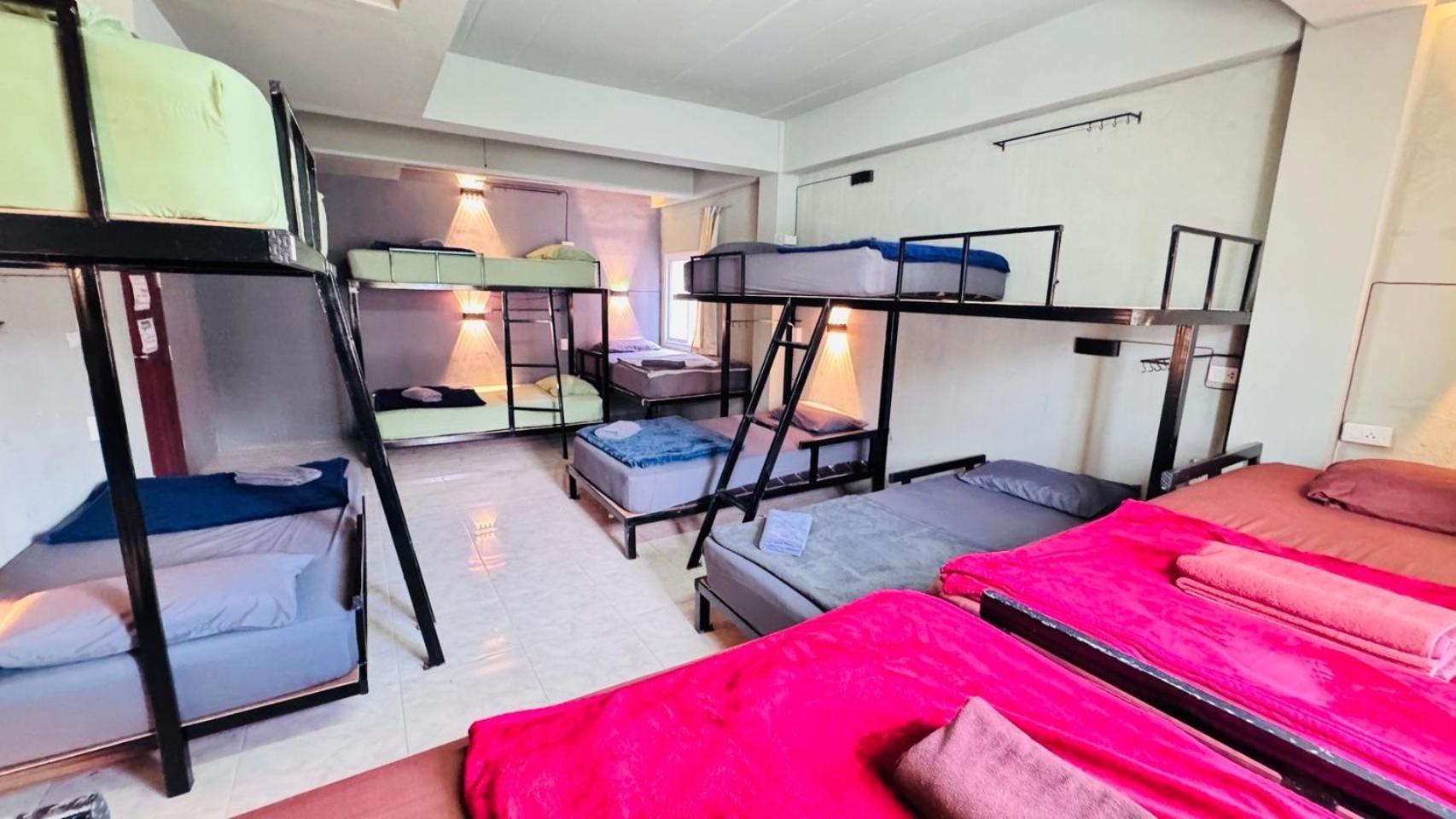 Stay At Moon Hostel Hatrin Kültér fotó