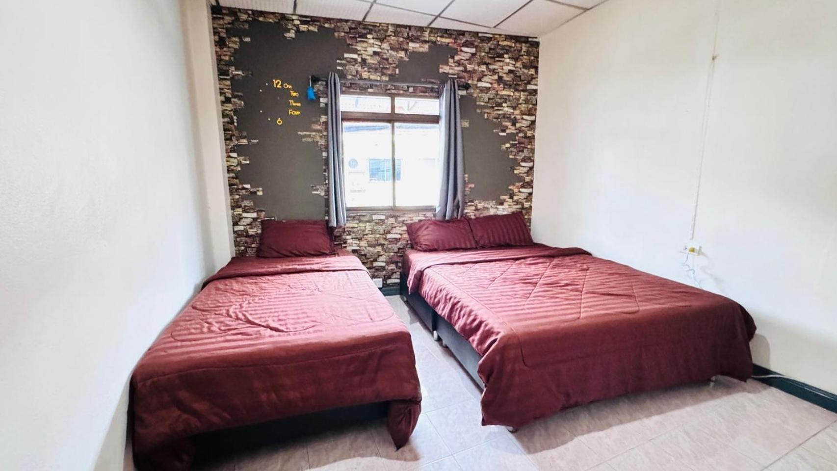 Stay At Moon Hostel Hatrin Kültér fotó