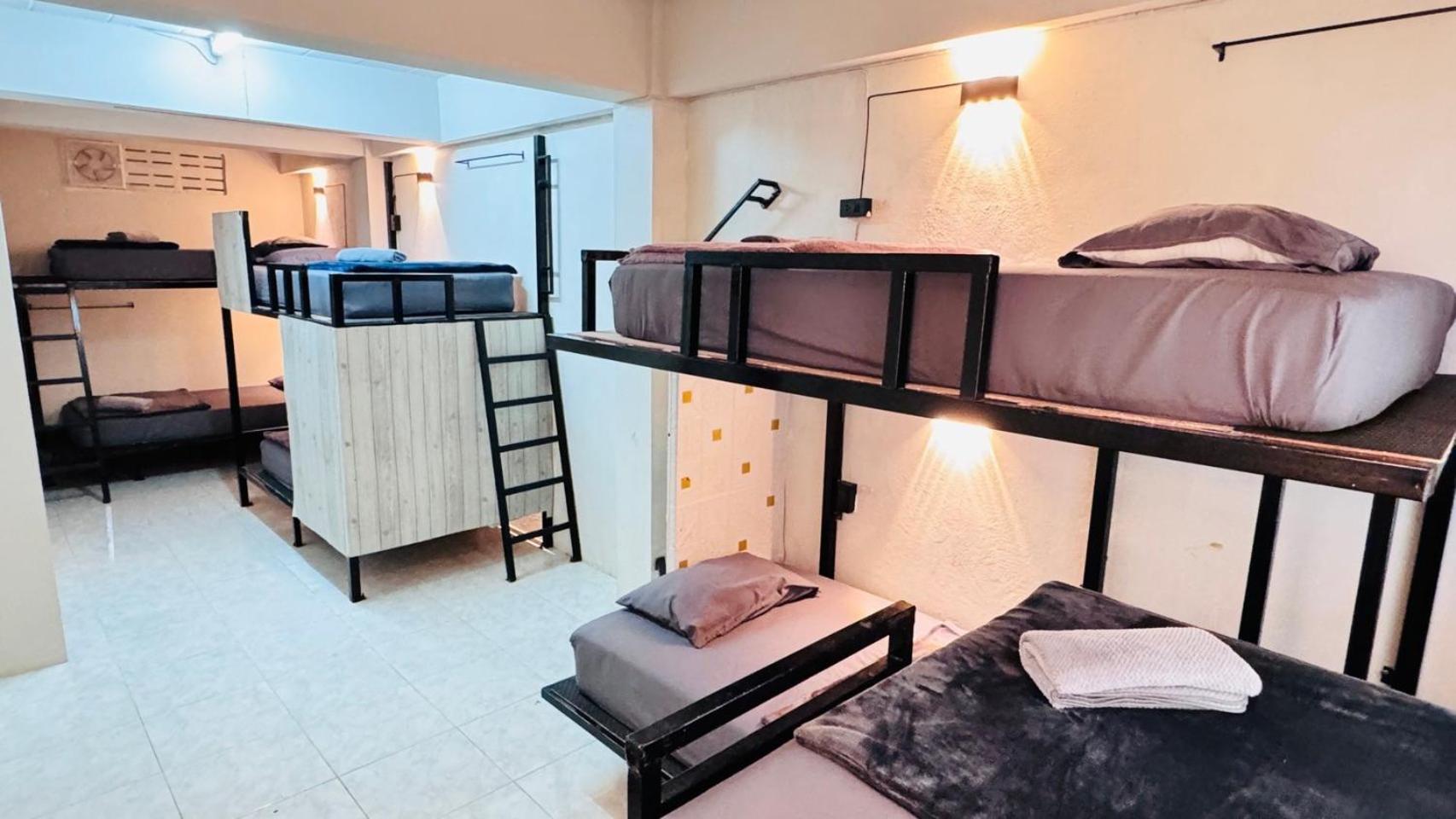 Stay At Moon Hostel Hatrin Kültér fotó