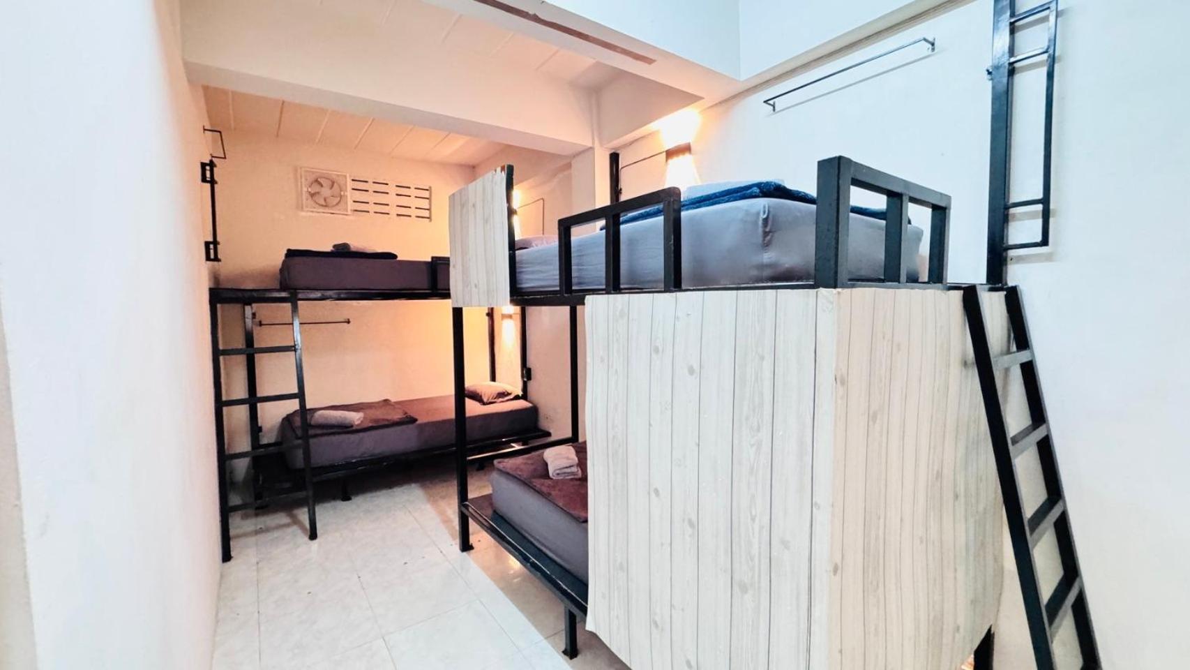 Stay At Moon Hostel Hatrin Kültér fotó