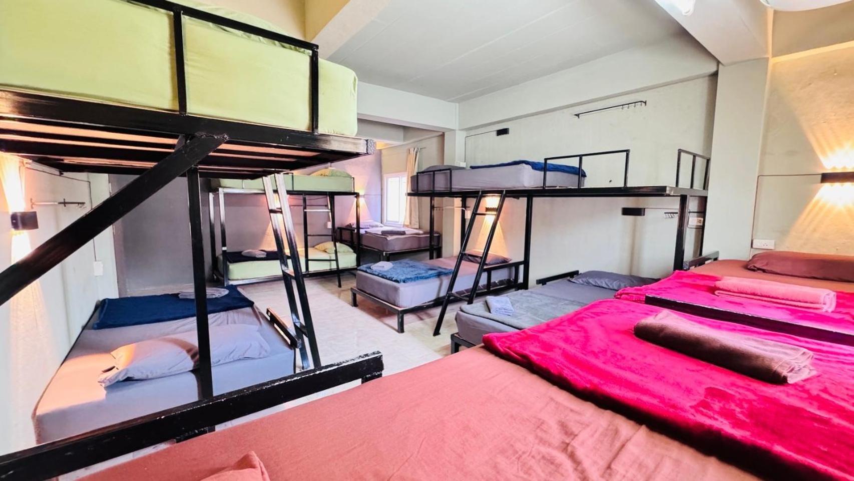 Stay At Moon Hostel Hatrin Kültér fotó