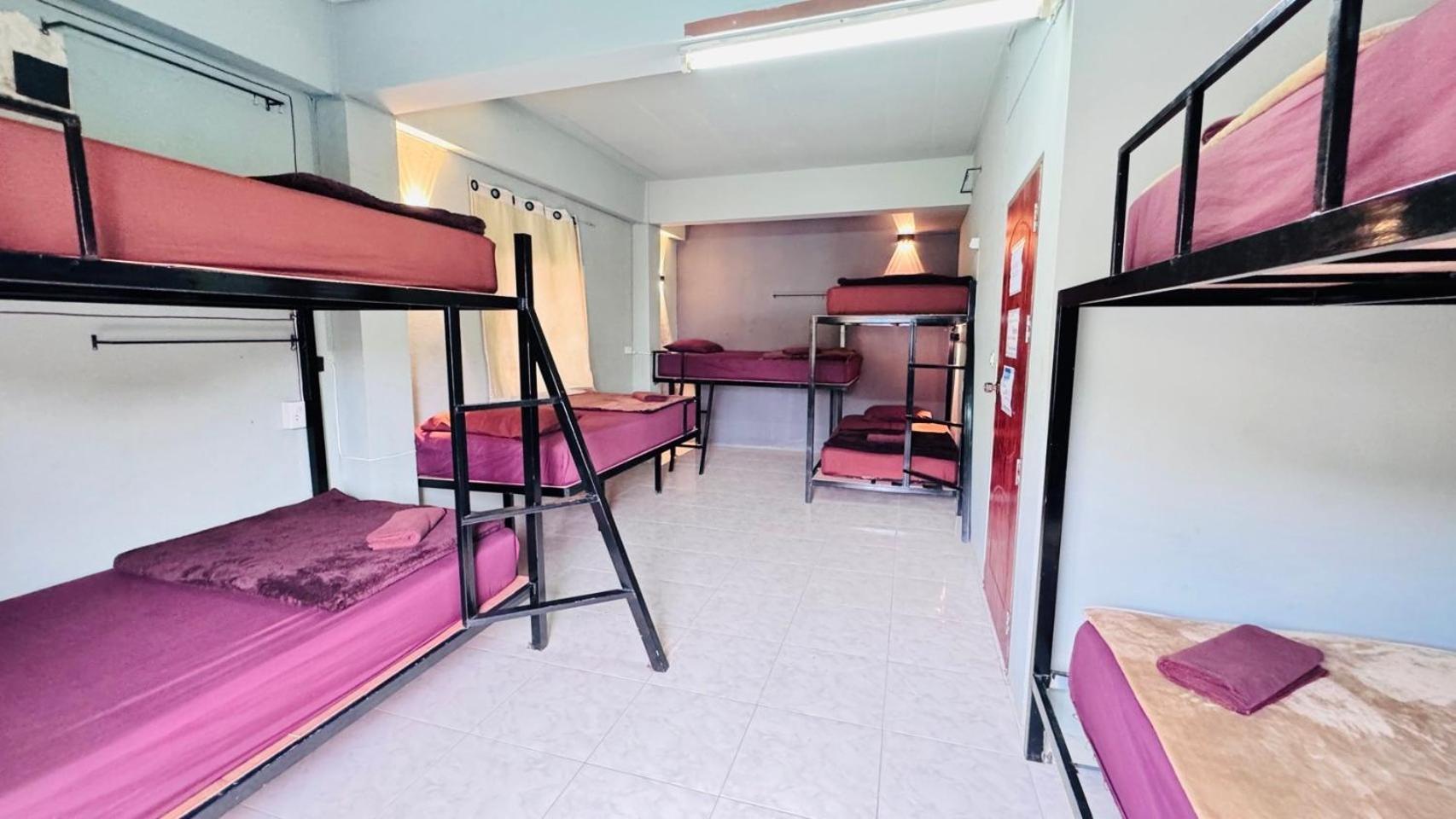 Stay At Moon Hostel Hatrin Kültér fotó