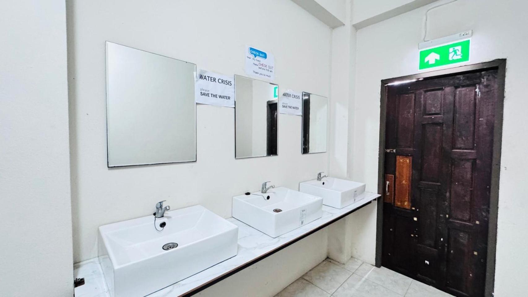 Stay At Moon Hostel Hatrin Kültér fotó